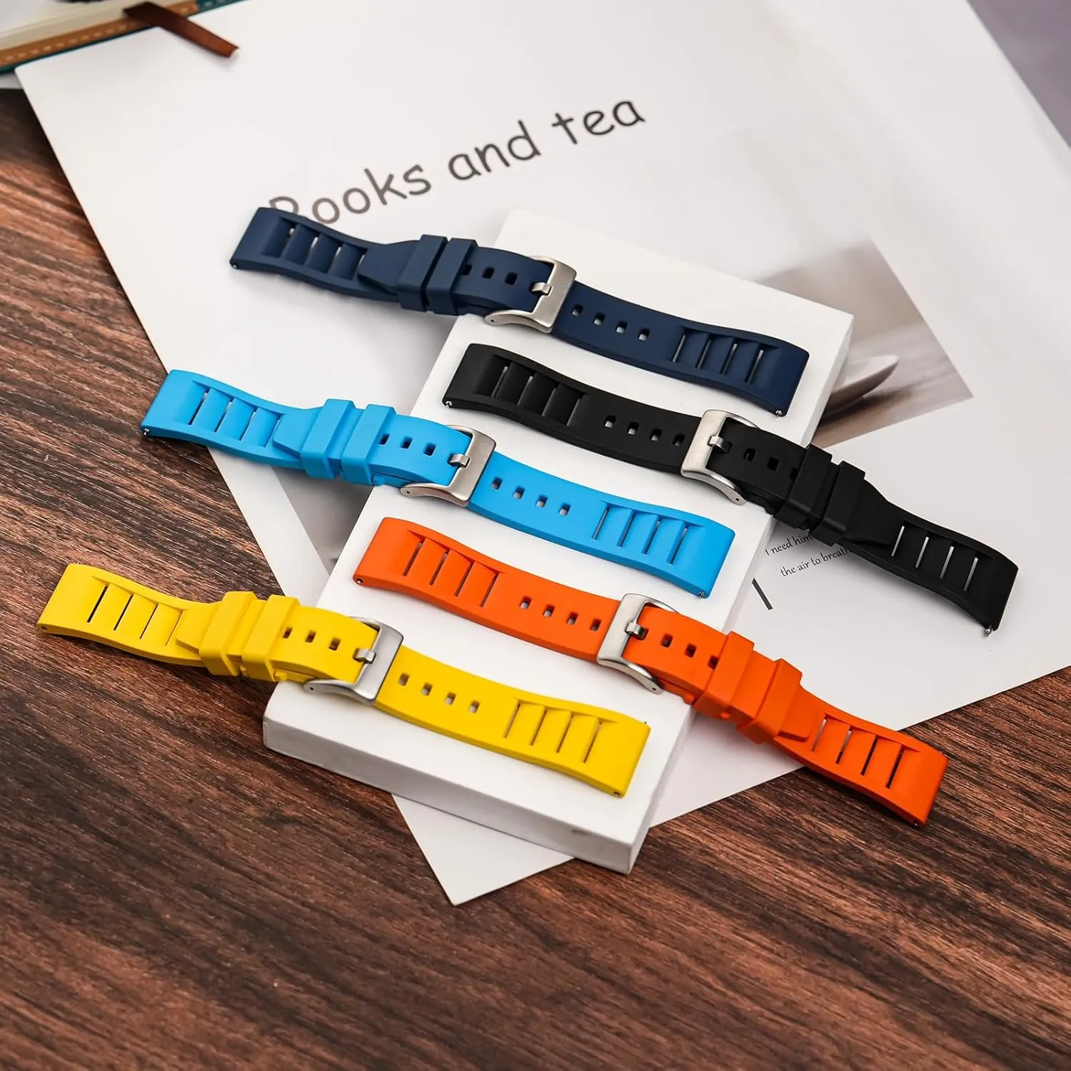 - Fluoroelastomer Watch circumstance Band Soft Breathable Durable Universal Replacement Band Strap for Men Women Fluororubber Watch Strap 20mm 22mm 