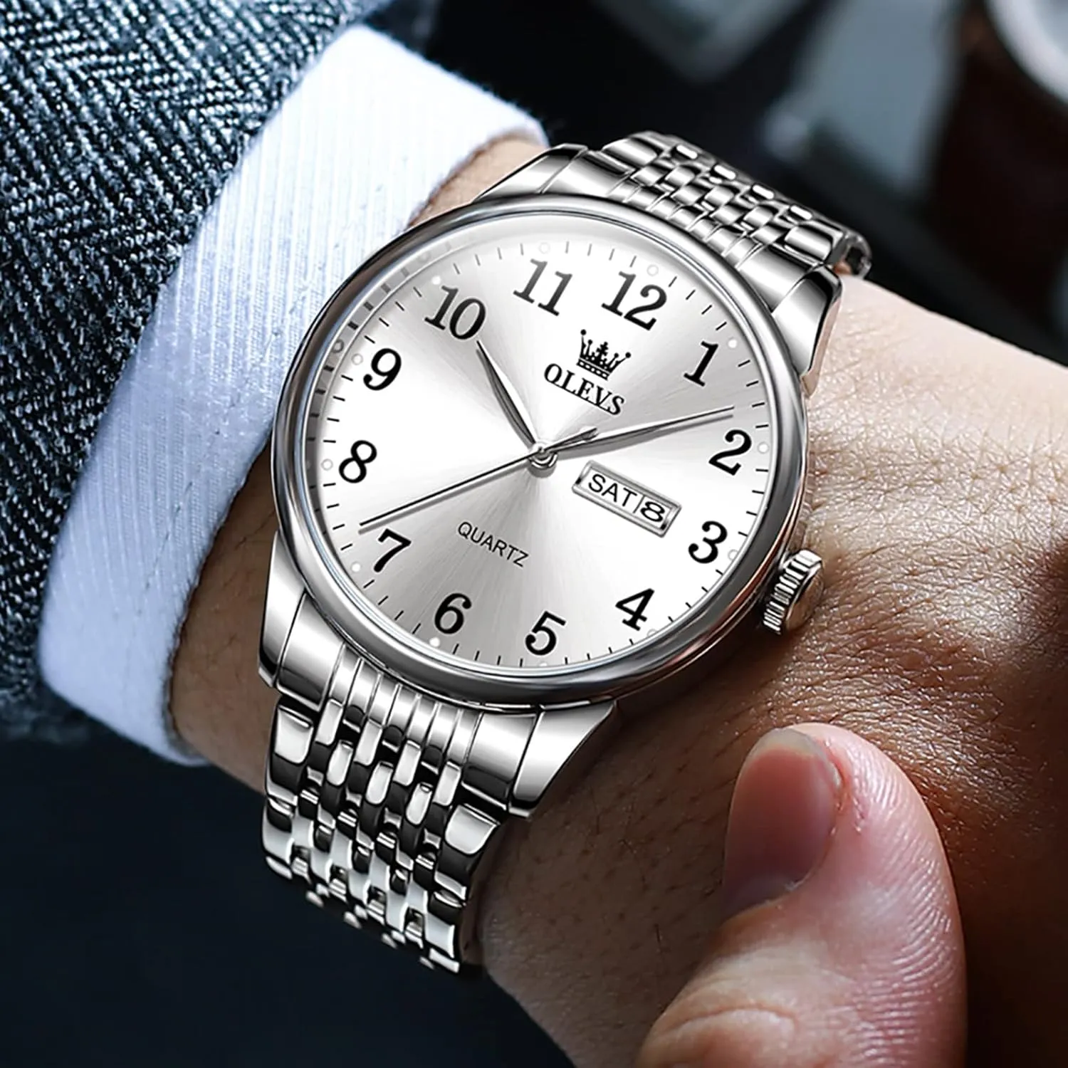 Blue/Black/Gold/Silver Roman Arabic Numerals Men's Wrist Watch OLEVS Mens Watch Stainless Steel Analog Quartz Watches for Men Day Date Easy Read Diamond Waterproof Dress Luxury Classic Casual Big chord linguistic Face 