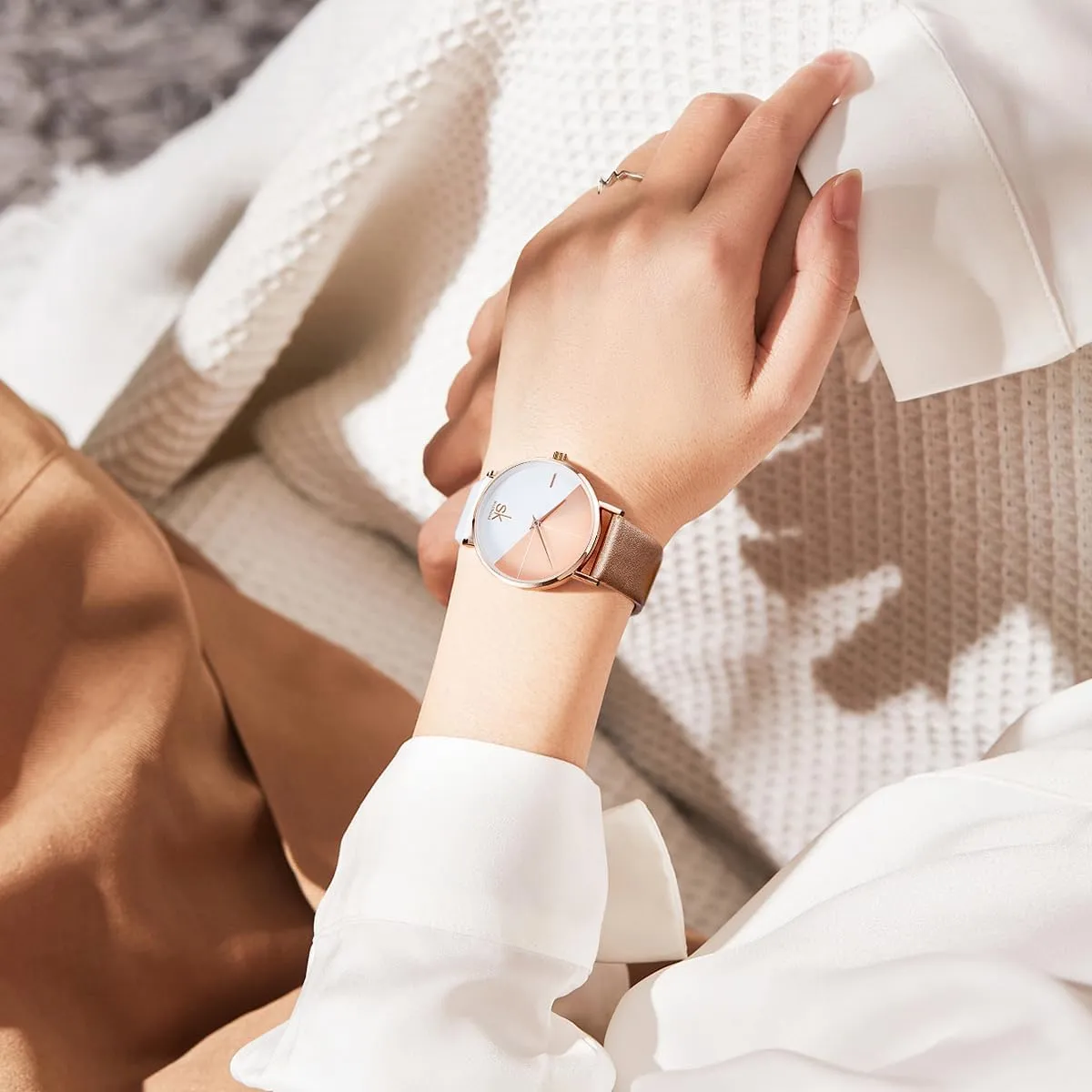 Genuine inappropriate quarry Leather Elegant Women Watches Ladies Business Wristwatch(Black) Creative Simplicity Women Watch 