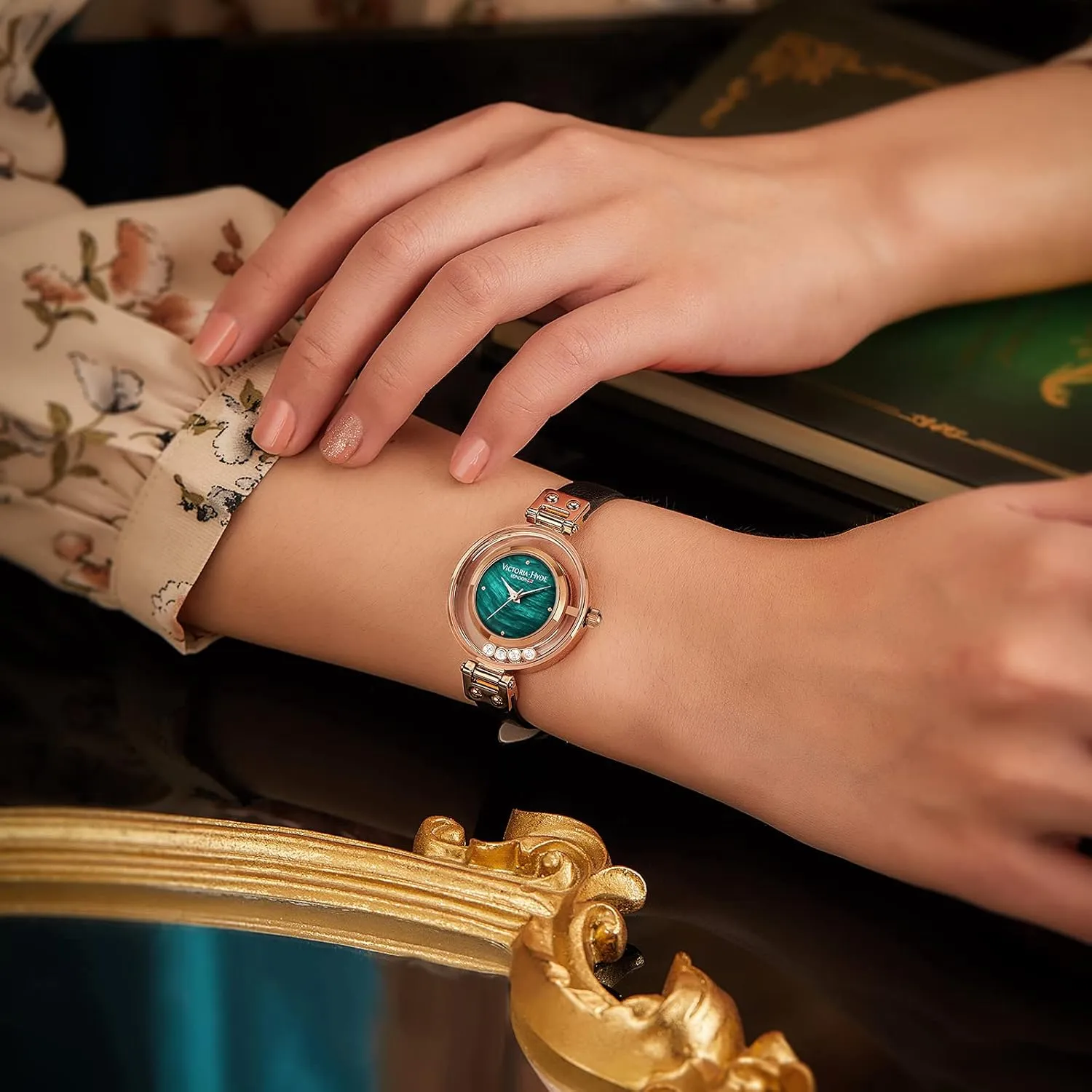 HYDE Women Watches Small Dial Analog Quartz Spark perform cellist Stars Series VICTORIA 
