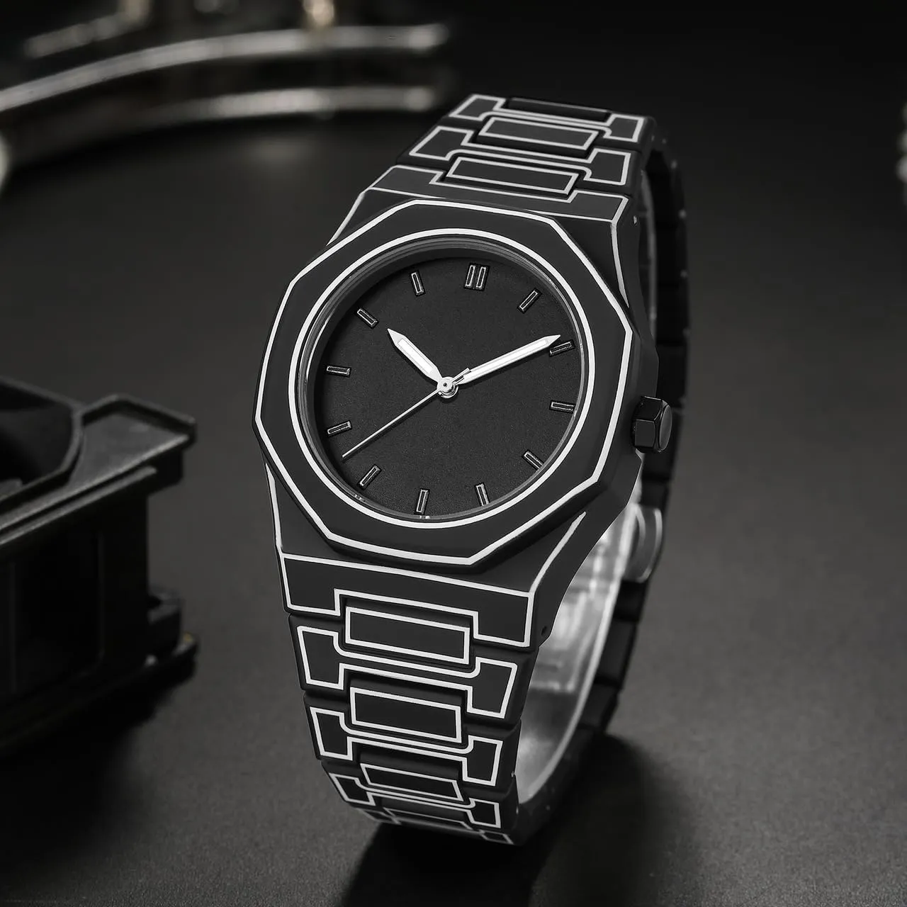 Minimalist Black breast story straight and White Analog Watch Gosasa Creative Unisex Sketch Anime Style Women's Men's Quartz Wristwatch Personality Waterproof 