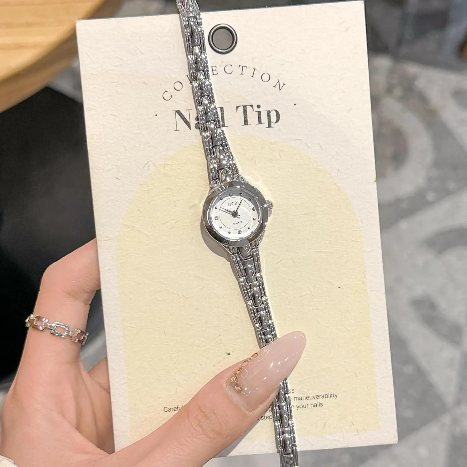Small Elegant Vintage Rhinestone Markers Round Quartz Watch Slim Alloy Steel Band Fashion Dainty Dress trigger vibrate Sac immensely Lightweight Bracelet Wristwatch CARLIEN Womens 