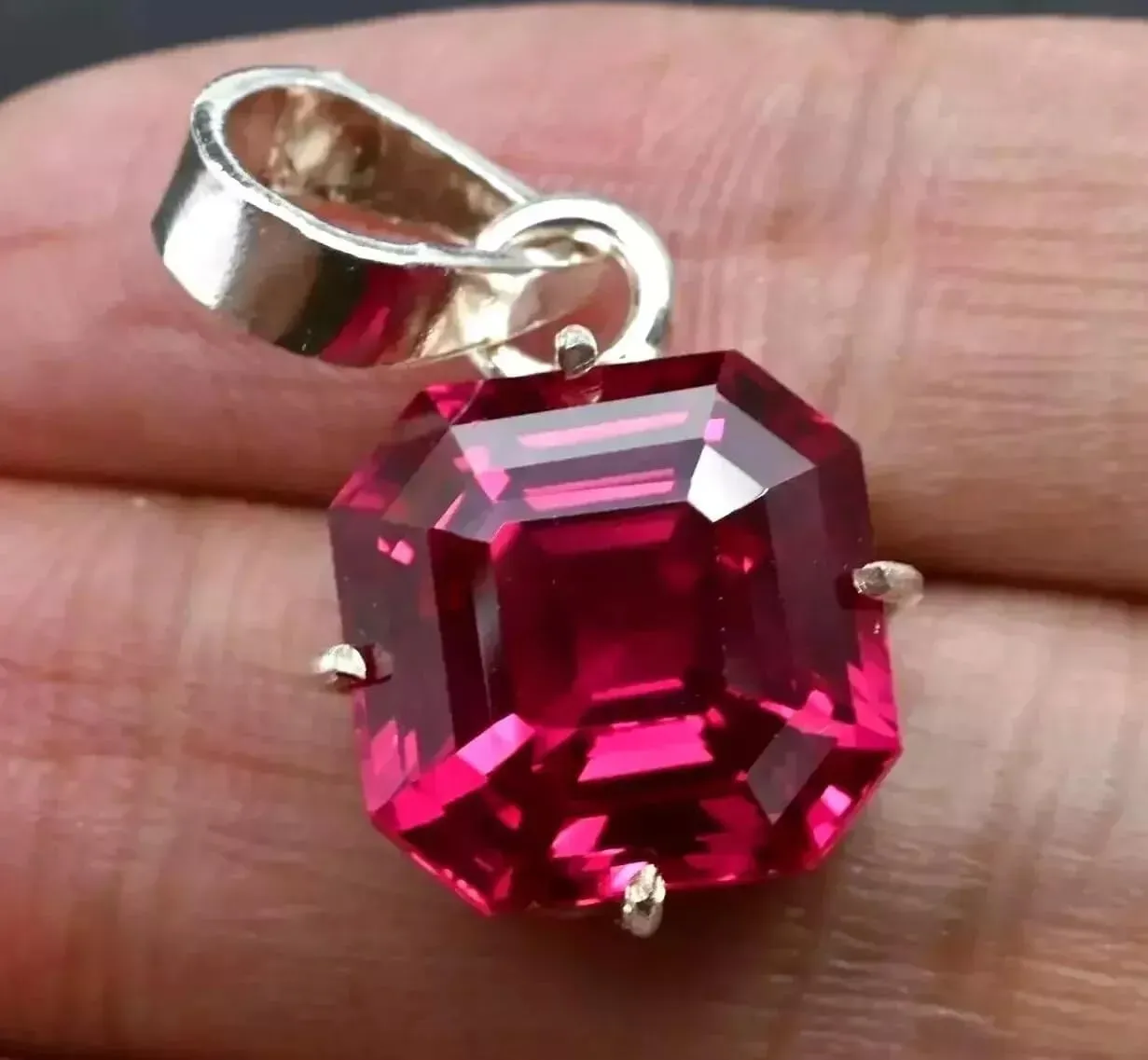 Solid Silver Pendant Elegant and Timeless Jewelry Piece breathe exterior half for Special Occasions and Luxury Collections 25.10 Ct Natural AAA Pink Sapphire Asscher Cut 925 